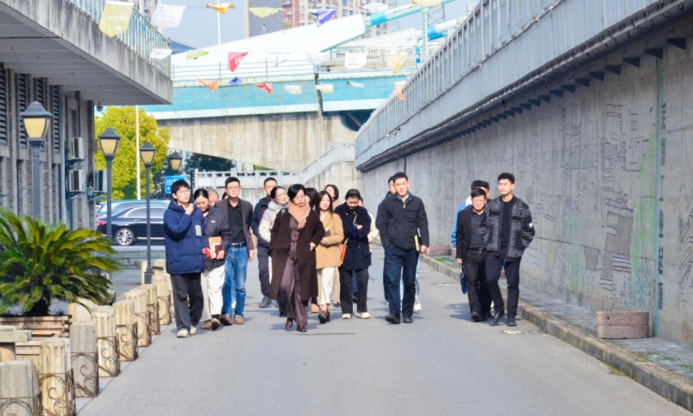 “走進(jìn)園區(qū)，共享未來(lái)”鏡湖區(qū)高層次人才服務(wù)企業(yè)雙向促進(jìn)對(duì)接交流活動(dòng)在園舉辦